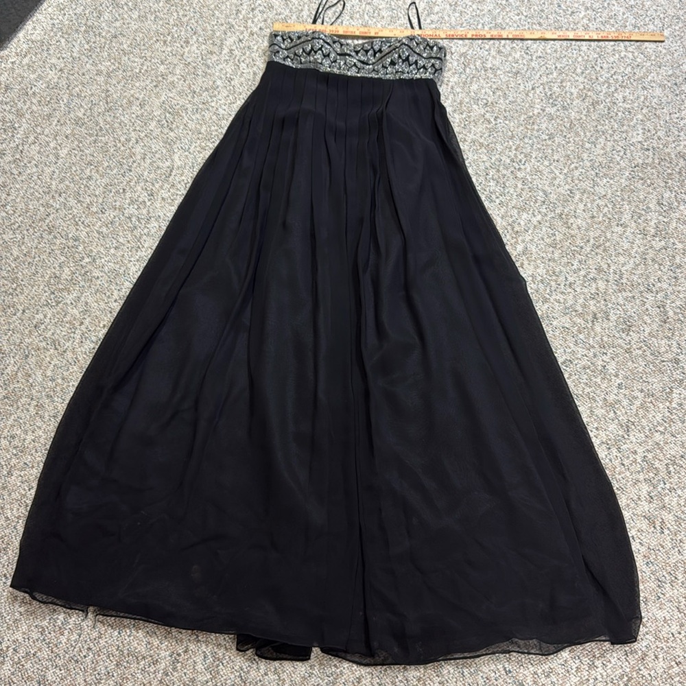 A line strapless special occasion dress/prom size 10/12